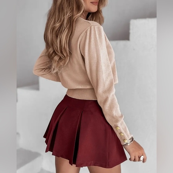 CHIC BEIGE CARDIGAN  WITH GOLD BUTTON WITH FRONT POCKETS 🎉🎉🎉✨SZ M NEW - Picture 2 of 4